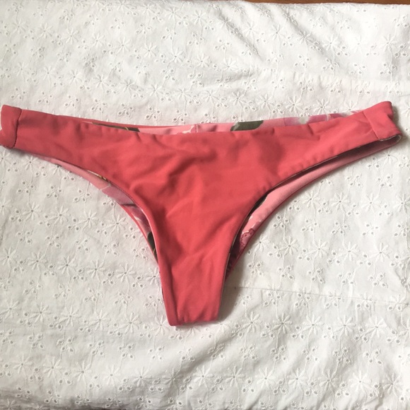 REVERSIBLE Seamless Cheeky Bikini Bottoms - Picture 2 of 5